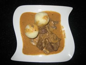 Rezept: Einfaches Biergulasch Einfaches Biergulasch - Rezept