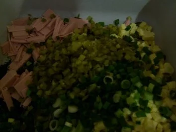 Rezept: Käse-Wurst-Salat Bild Nr. 3 Käse-Wurst-Salat - Rezept - Bild Nr. 3