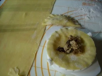 Rezept: Ravioli mit scharfer Füllung und Tomatensoße Bild Nr. 4 Ravioli mit scharfer Füllung und Tomatensoße - Rezept - Bild Nr. 4