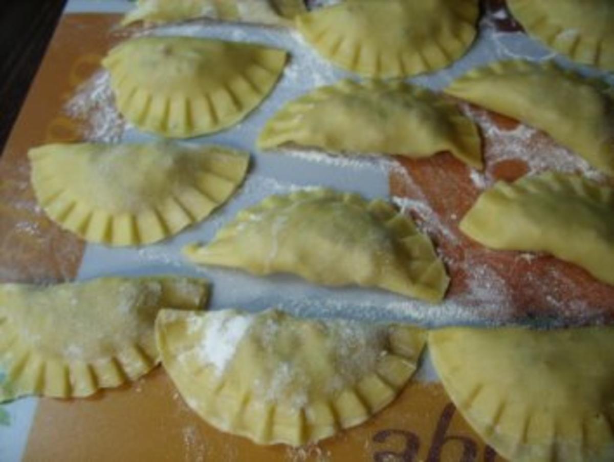 Ravioli mit scharfer Füllung und Tomatensoße - Rezept - Bild Nr. 5