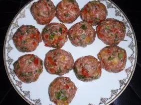 Rezept: Gemüse-Hackbällchen auf Tomatenbett und Bratkartoffeln Bild Nr. 3 Gemüse-Hackbällchen auf Tomatenbett und Bratkartoffeln - Rezept - Bild Nr. 3