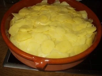 Rezept: Gulasch-Mett-Topf mit Kartoffelkruste Bild Nr. 3 Gulasch-Mett-Topf mit Kartoffelkruste - Rezept - Bild Nr. 3