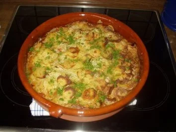 Rezept: Gulasch-Mett-Topf mit Kartoffelkruste Gulasch-Mett-Topf mit Kartoffelkruste - Rezept