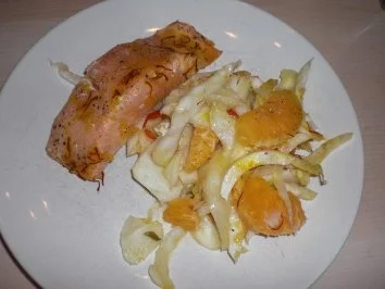 Rezept: Lachs mit Mandarinen und Fenchel im Ofen gegart Lachs mit Mandarinen und Fenchel im Ofen gegart - Rezept