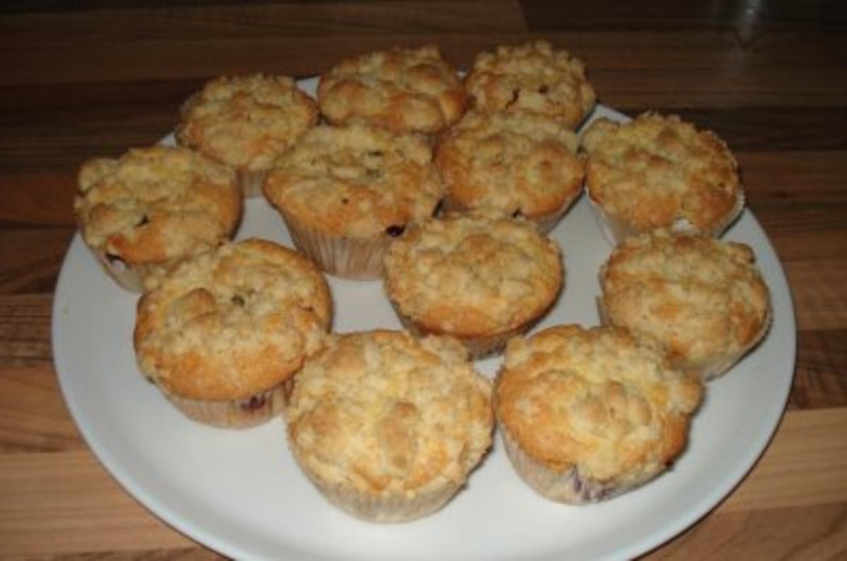 Muffins mit Preiselbeerfüllung und Streusel - Rezept - Bild Nr. 2