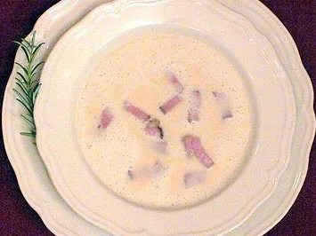 Rezept: Rosmarinsüppchen mit Entenbruststreifen Rosmarinsüppchen mit Entenbruststreifen - Rezept