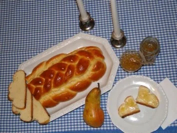 Rezept: Hefezopf mit Honigglasur Bild Nr. 2 Hefezopf mit Honigglasur - Rezept - Bild Nr. 2