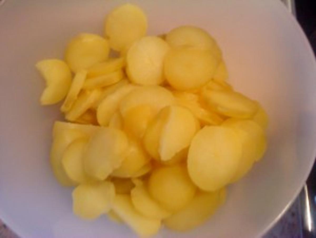 Kartoffelsalat mit Gewürzgurken und Tomaten - Rezept - Bild Nr. 2