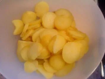 Rezept: Kartoffelsalat mit Gewürzgurken und Tomaten Bild Nr. 2 Kartoffelsalat mit Gewürzgurken und Tomaten - Rezept - Bild Nr. 2