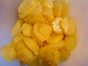 Rezept: Kartoffelsalat mit Gewürzgurken und Tomaten Bild Nr. 4 Kartoffelsalat mit Gewürzgurken und Tomaten - Rezept - Bild Nr. 4