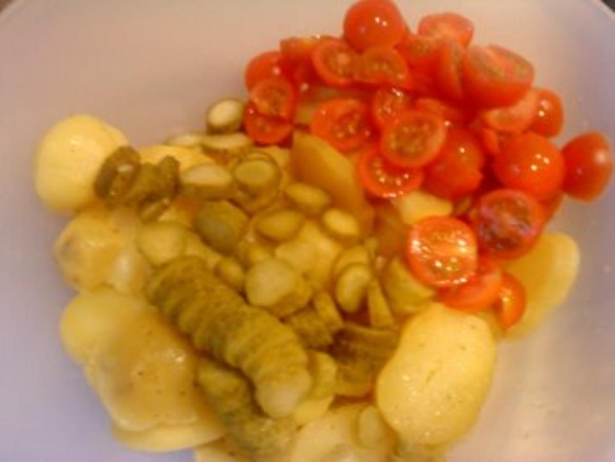 Kartoffelsalat mit Gewürzgurken und Tomaten - Rezept - Bild Nr. 5