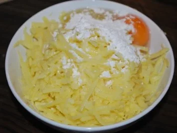 Rezept: Geschnetzeltes mit Rösti-Haube "Stroganoff" Bild Nr. 2 Geschnetzeltes mit Rösti-Haube "Stroganoff" - Rezept - Bild Nr. 2