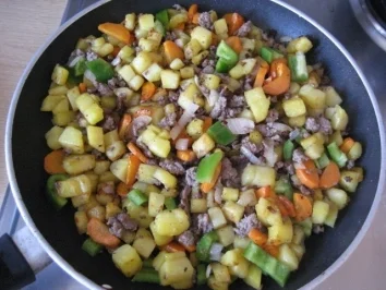 Herzhafte Hackfleisch-Gemüse-Pfanne - Rezept - Bild Nr. 2