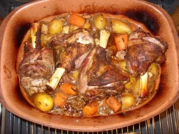 Rezept: D: Lammhaxerl aus dem Römertopf D: Lammhaxerl aus dem Römertopf - Rezept