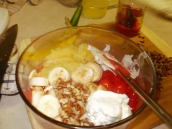 Obstsalat - Obst mit Schlagsahne und Nuesse - Einfach lecker - Rezept - Bild Nr. 4