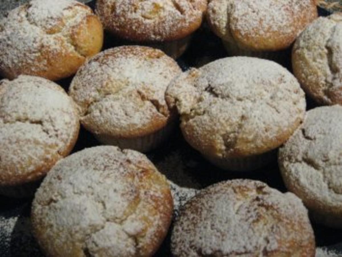 Weiße Schoko-Muffins mit Pfirsichen - Rezept - kochbar.de