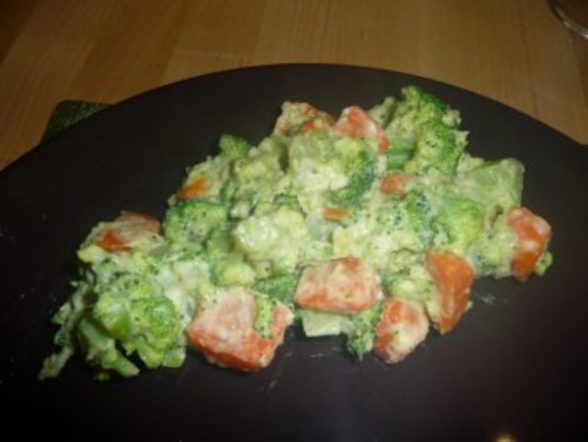 Broccoli-Möhrengemüse in Butter-Sahnesauce - Rezept