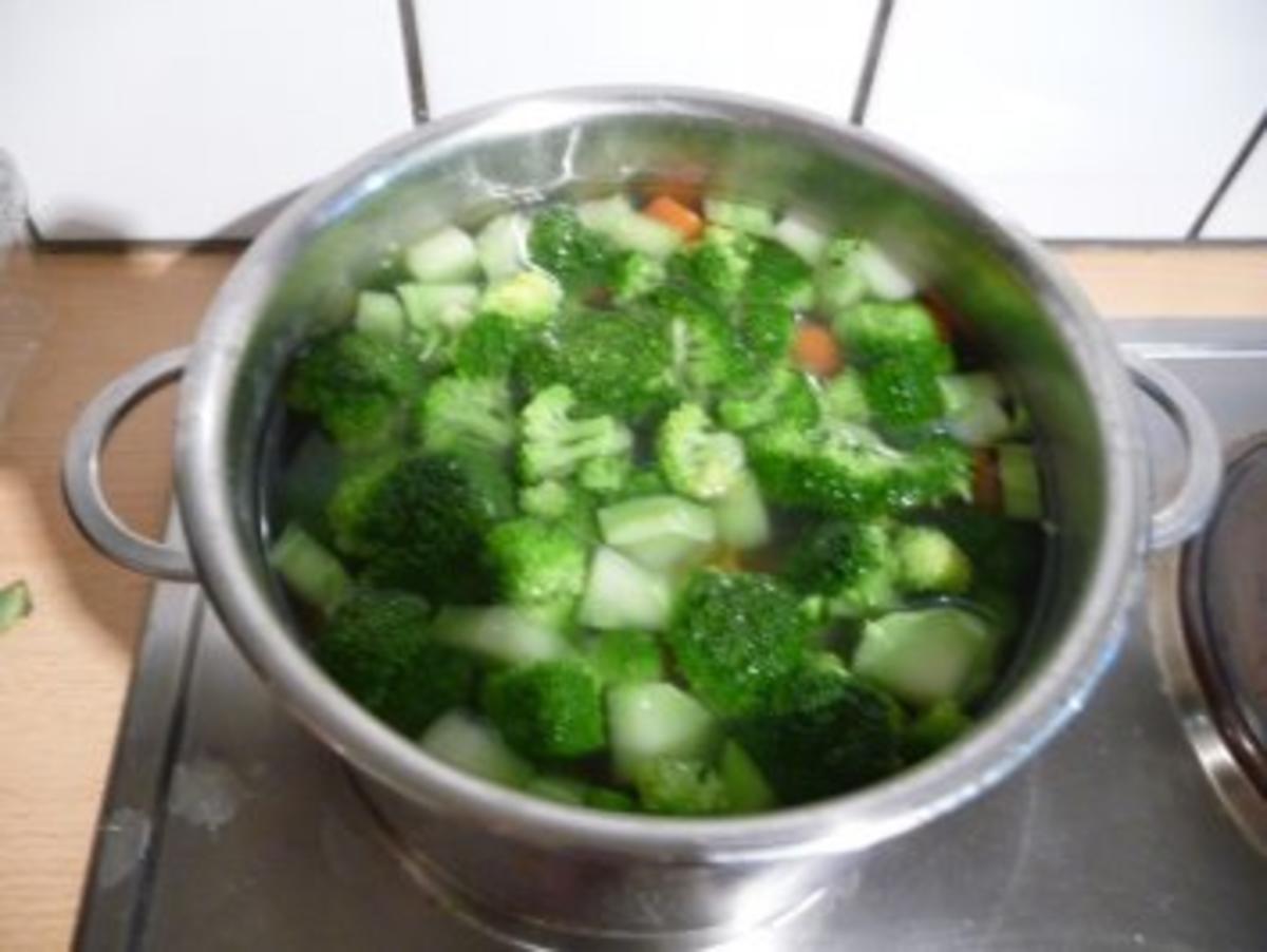 Broccoli-Möhrengemüse in Butter-Sahnesauce - Rezept - Bild Nr. 4