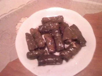 GEFUELLTE WEINBLAETTER ( DOLMADES ) - Rezept