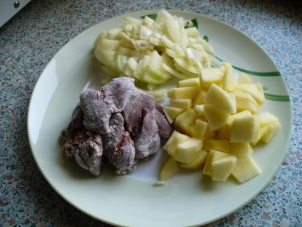 Hähnchenleber mit Zwiebel und Apfel - Rezept - kochbar.de