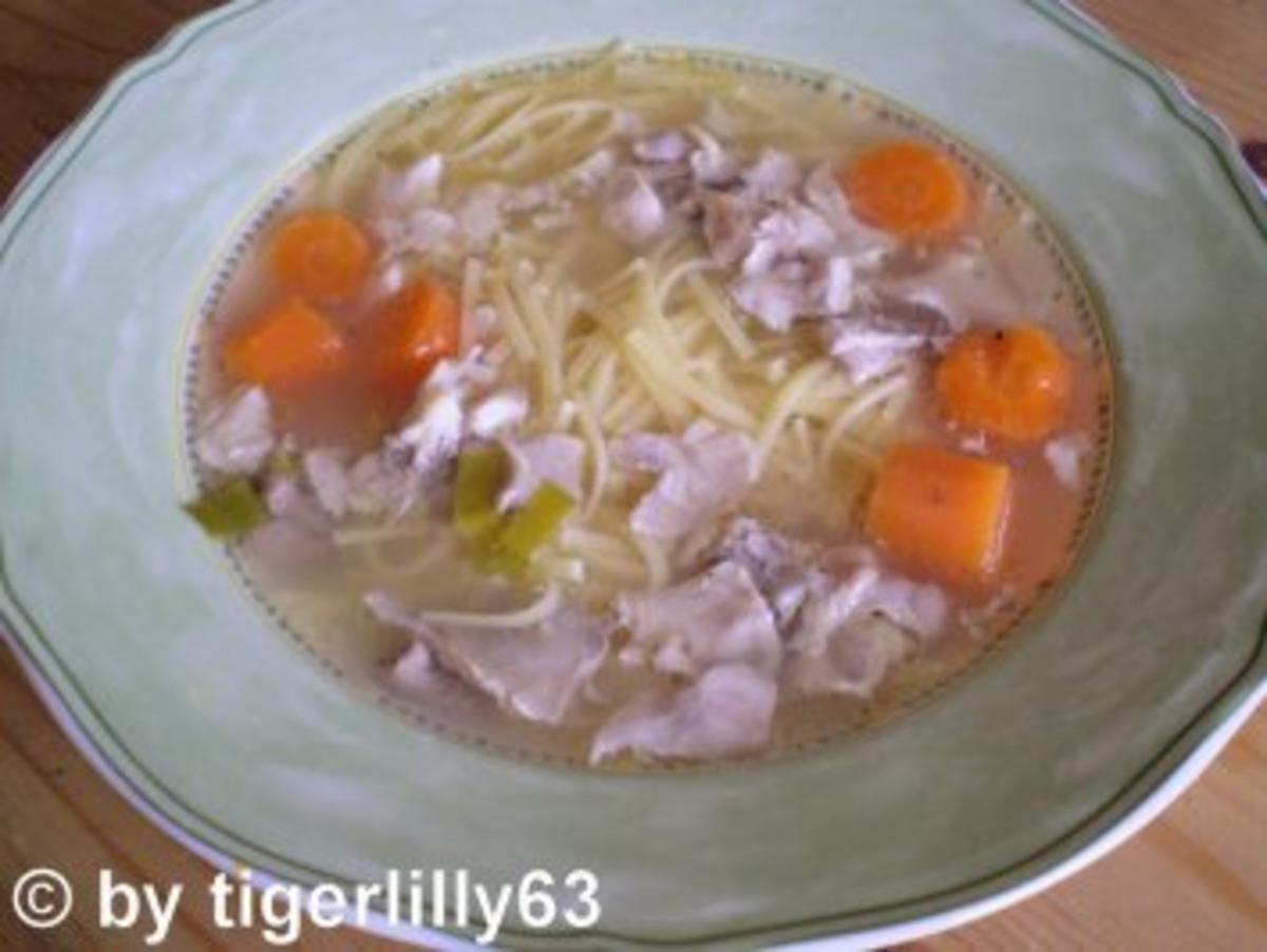 Hühnersuppe mit Nudeln - Rezept mit Bild - kochbar.de