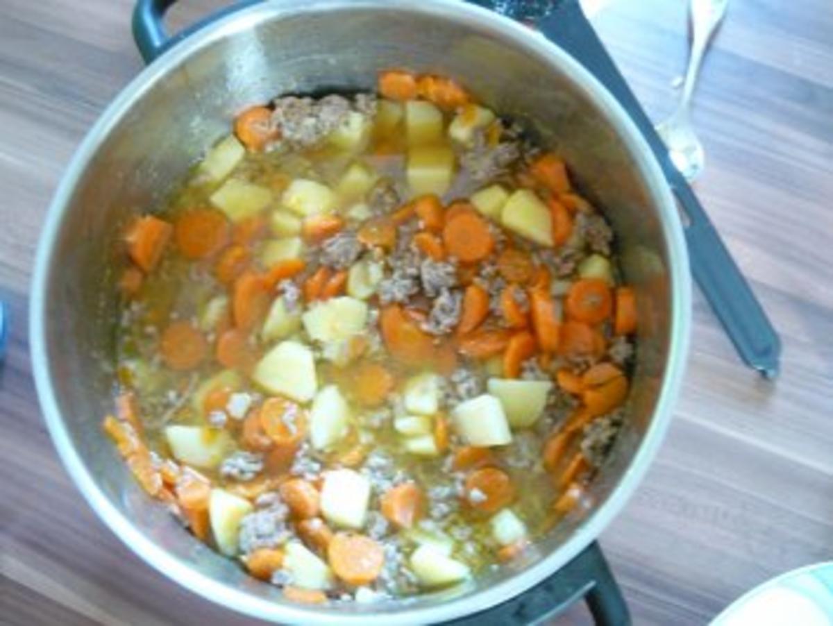 Kartoffel-Möhren-Hackfleisch Suppe - Rezept - kochbar.de