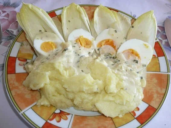 Rezept: Gemüse: Chicorèe an Kartoffelpüree, Ei und Joghurt-Senfsoße Bild Nr. 2 Gemüse: Chicorèe an Kartoffelpüree, Ei und Joghurt-Senfsoße - Rezept - Bild Nr. 2
