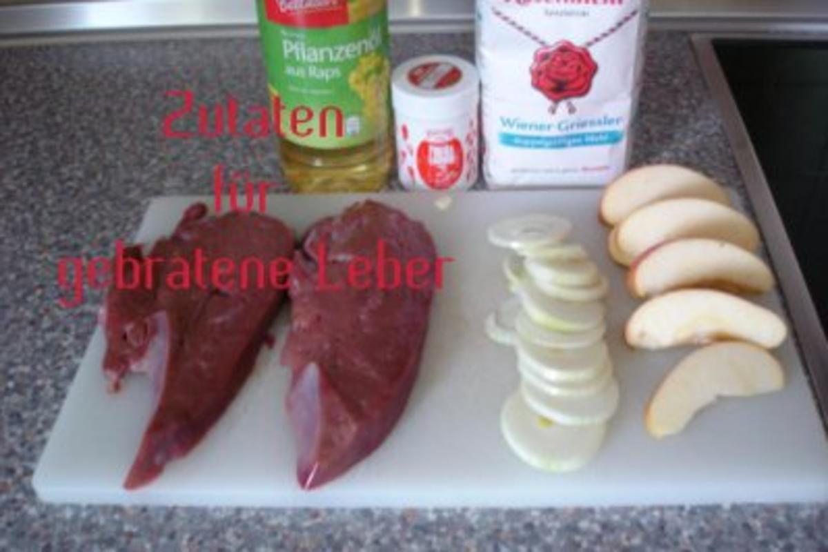 Gebratene Leber mit Apfel und Röstzwiebel an Erbsenpürree - Rezept - Bild Nr. 4
