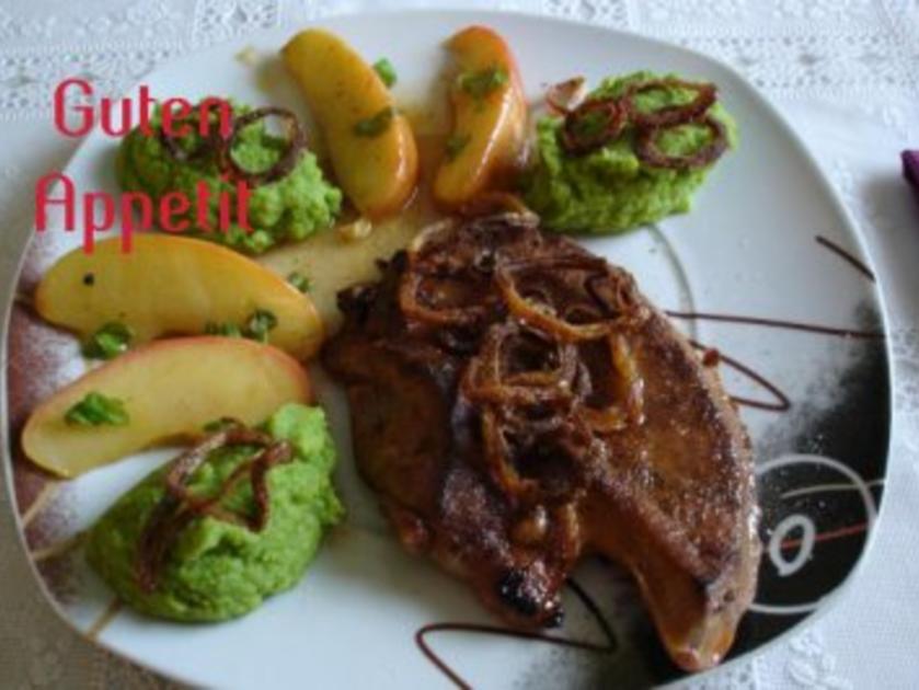 Gebratene Leber mit Apfel und Röstzwiebel an Erbsenpürree - Rezept ...