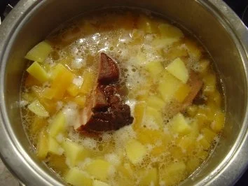 Cremige Steckrübensuppe mit geräuchertem Bauch - Rezept - Bild Nr. 3