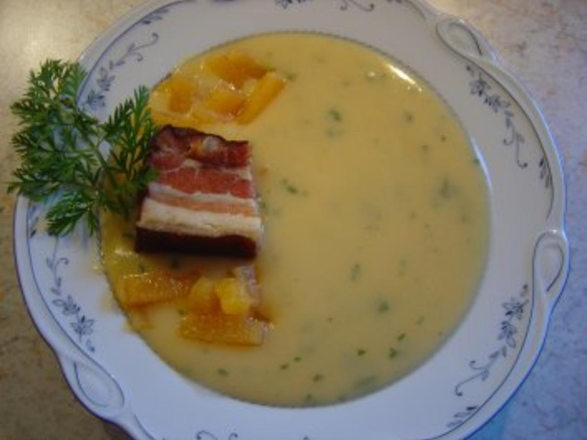 Cremige Steckrübensuppe mit geräuchertem Bauch - einfach - 218 kcal/100g