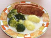 Fleisch: Panierte Geflügelfleischwurst mit Broccoli und Sahnesoße ~ - Rezept