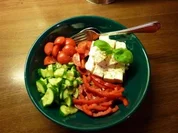 Rezept: Tomate-Schafskäsesalat Tomate-Schafskäsesalat - Rezept