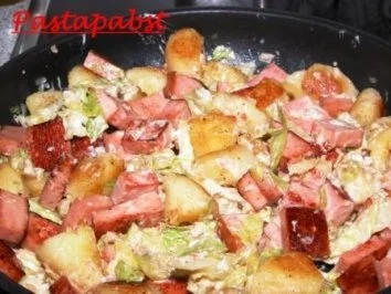 Leberkäspfanne mit Knödeln und Spitzkohl - Rezept - Bild Nr. 2