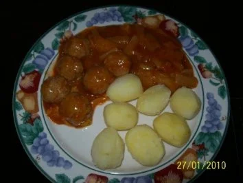 Sellerie mit Fleischbällchen in Tomatensoße - Rezept