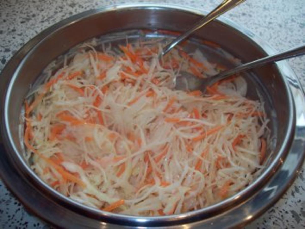 Weißkrautsalat mit Karotten - Rezept