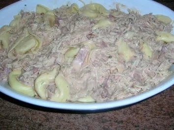 Rezept: Tortellini-Thunfisch-Auflauf (heute mußte es bei mir wirklich mal schnell gehen) Bild Nr. 3 Tortellini-Thunfisch-Auflauf (heute mußte es bei mir wirklich mal schnell gehen) - Rezept - Bild Nr. 3