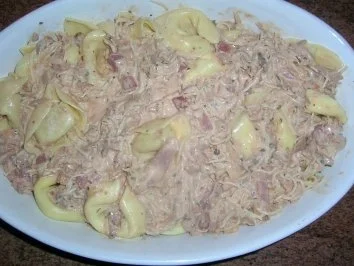 Rezept: Tortellini-Thunfisch-Auflauf (heute mußte es bei mir wirklich mal schnell gehen) Bild Nr. 4 Tortellini-Thunfisch-Auflauf (heute mußte es bei mir wirklich mal schnell gehen) - Rezept - Bild Nr. 4