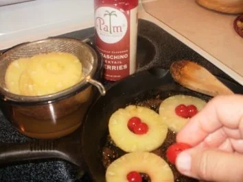 Rezept: Kuchen - Ananas umgekehrter Kuchen in eine Pfanne - Die Fluessigkeit auf dem Boden des Kuches macht ihn lecker-mit 4 Bildern Bild Nr. 3 Kuchen - Ananas umgekehrter Kuchen in eine Pfanne - Die Fluessigkeit auf dem Boden des Kuches macht ihn lecker-mit 4 Bildern - Rezept - Bild Nr. 3