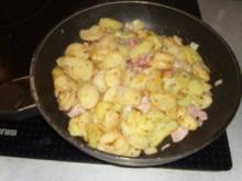 Pfannengerichte: Bratkartoffeln mit Resten von Klößen - Rezept