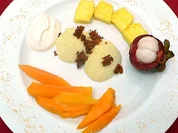 Kokosmousse mit Macisblütencreme, Chilikrokant und gesalzenen Früchten - Rezept