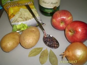 Rezept: Hackfleischrolle gefüllt mit Sauerkraut Bild Nr. 2 Hackfleischrolle gefüllt mit Sauerkraut - Rezept - Bild Nr. 2