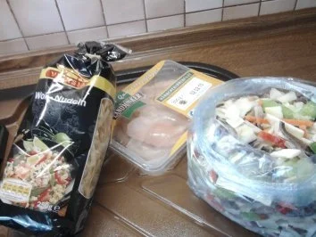 Asiatische Gemüsenudeln mit panierten Hähnchenbrustfilets - Rezept - Bild Nr. 2