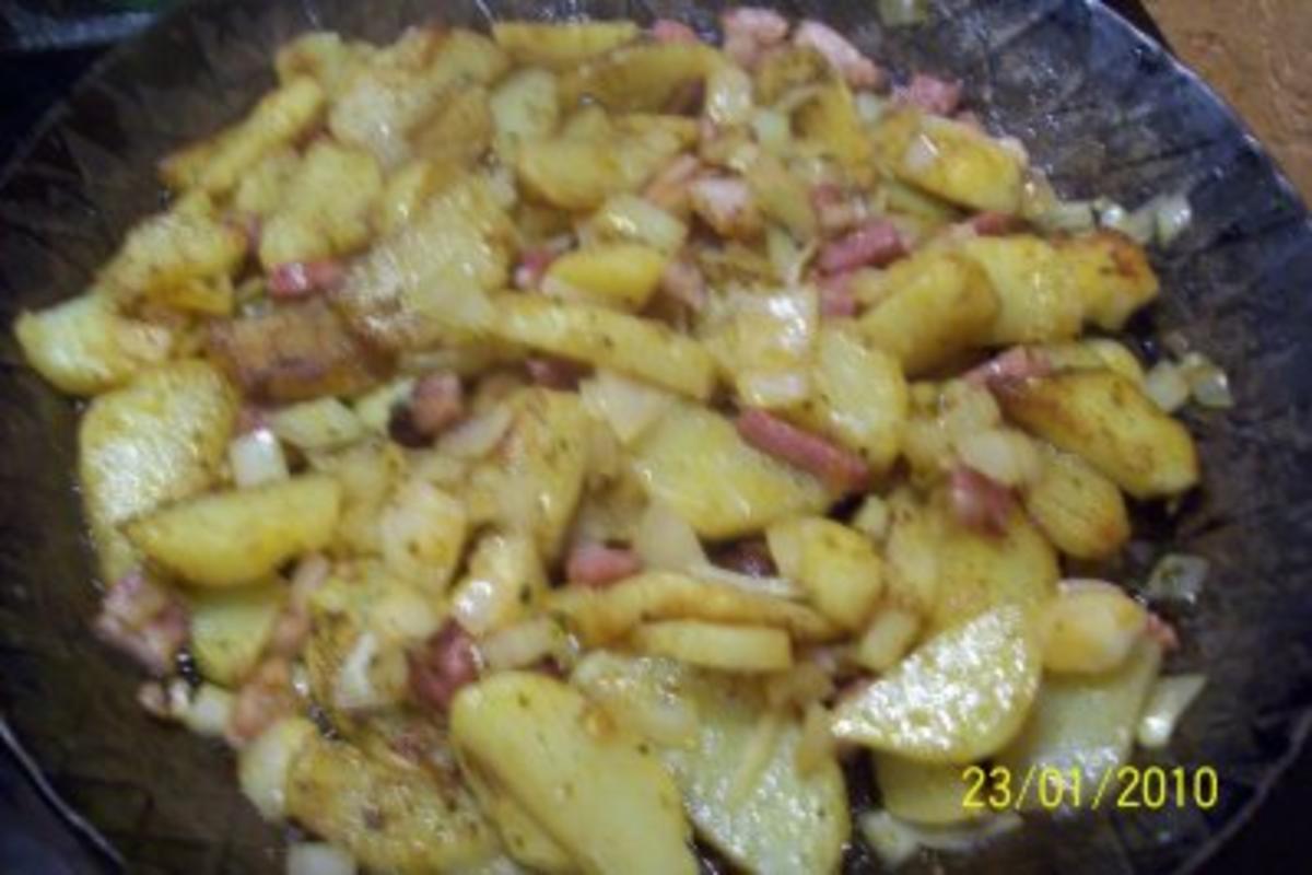Bratkartoffeln mit gebratener Bockwurst - Rezept - Bild Nr. 3