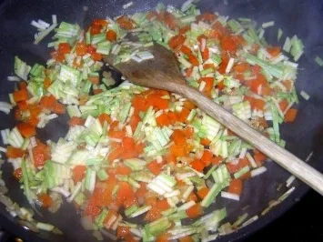 Rezept: Gemüse-Hackfleisch-Teigtaschen Bild Nr. 4 Gemüse-Hackfleisch-Teigtaschen - Rezept - Bild Nr. 4