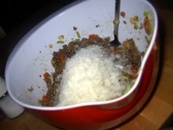 Rezept: Gemüse-Hackfleisch-Teigtaschen Bild Nr. 8 Gemüse-Hackfleisch-Teigtaschen - Rezept - Bild Nr. 8