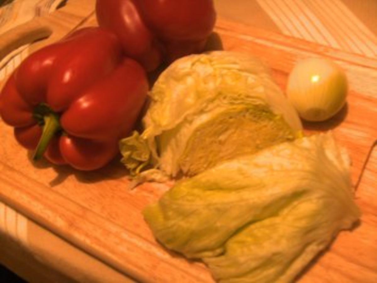 Paprika-Eisbergsalat - Rezept mit Bild - kochbar.de