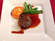 Rinderfilet an Ziegenkäse-Aprikosentarte und Lavendeljus - Rezept