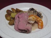 Kalbsmedaillons und Riesengarnele an Pilzen und kleinen Rosmarinkartoffeln - Rezept