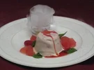 Himbeerparfait mit frischen Pink-Grapefruit-Filets im Küstennebel - Rezept